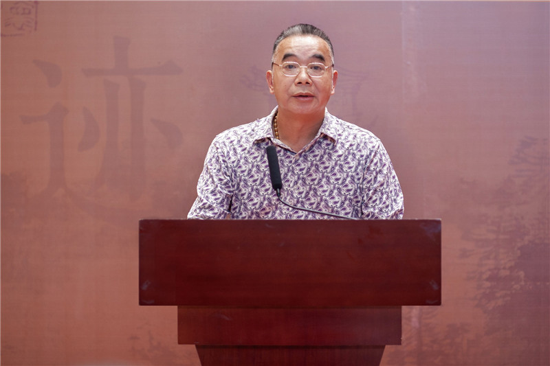 3廣西美術(shù)家協(xié)會(huì )副主席、桂林市美術(shù)家協(xié)會(huì )主席張賢宣讀賀信.jpg