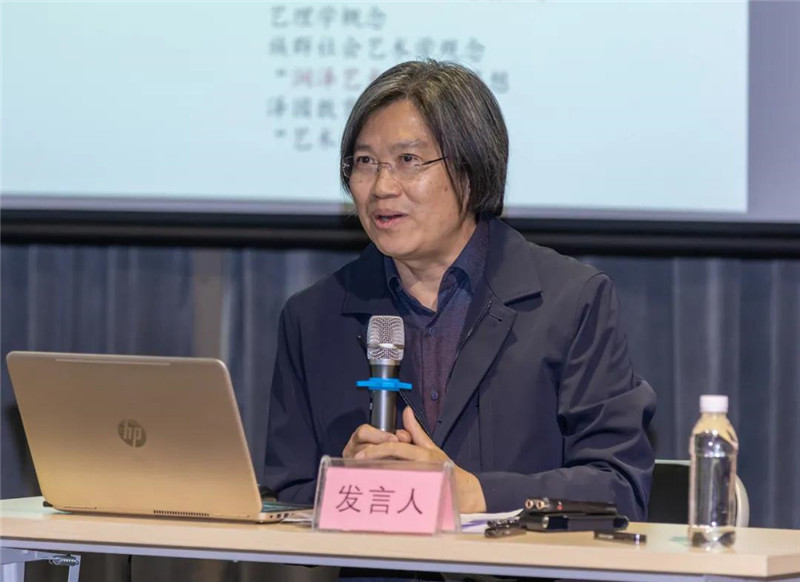 20北京師范大學(xué)藝術(shù)與傳媒學(xué)院教授、博士生導師梁玖作題為《真正“看見(jiàn)”歷史的“表現”圖像》的發(fā)言（黃珊虎 攝）.jpg