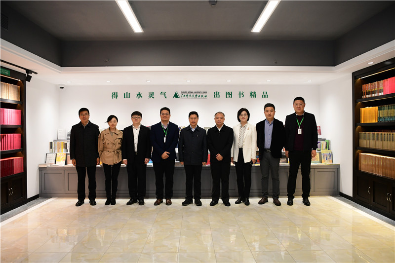 合影.jpg 合影.jpg