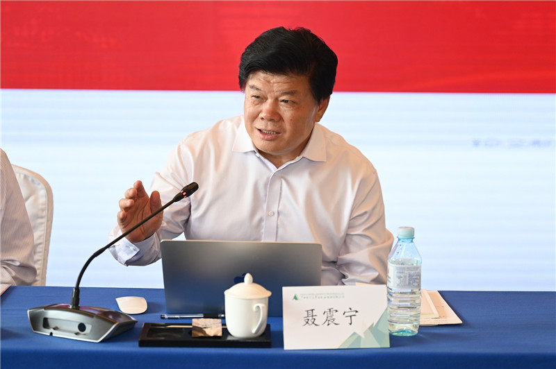 06 韜奮基金會(huì )理事長(cháng)、中國出版協(xié)會(huì )副理事長(cháng)聶震寧作主旨演講（李顯楊 攝）.jpg