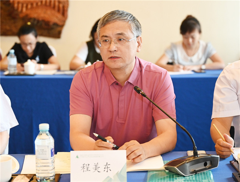 13 北京大學(xué)中共黨史研究中心常務(wù)副主任、北京大學(xué)馬克思主義學(xué)院教授程美東作專(zhuān)題發(fā)言（李顯楊 攝）.jpg