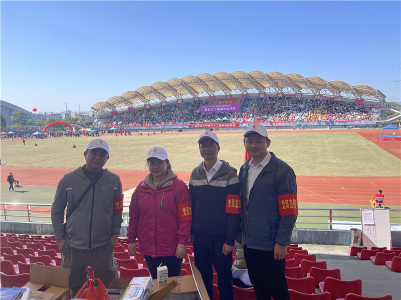 黨員志愿服務(wù)隊合影.jpg 黨員志愿服務(wù)隊合影.jpg