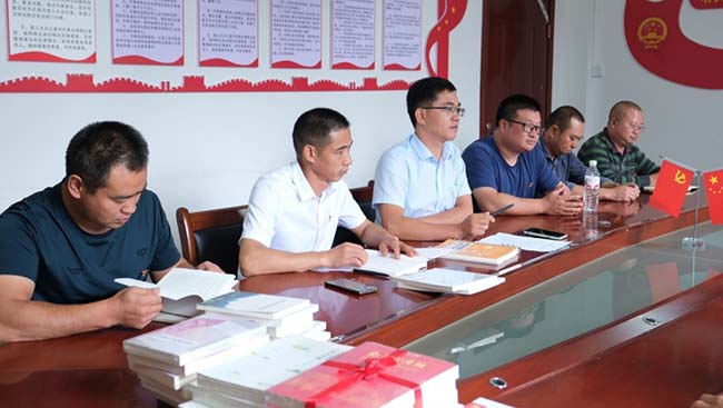 2.座談現場(chǎng)(一).jpg 2.座談現場(chǎng)(一).jpg