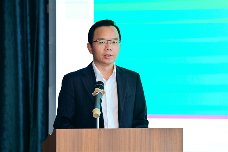 集團公司黨委副書(shū)記、總編輯湯文輝在論壇上致辭.jpg