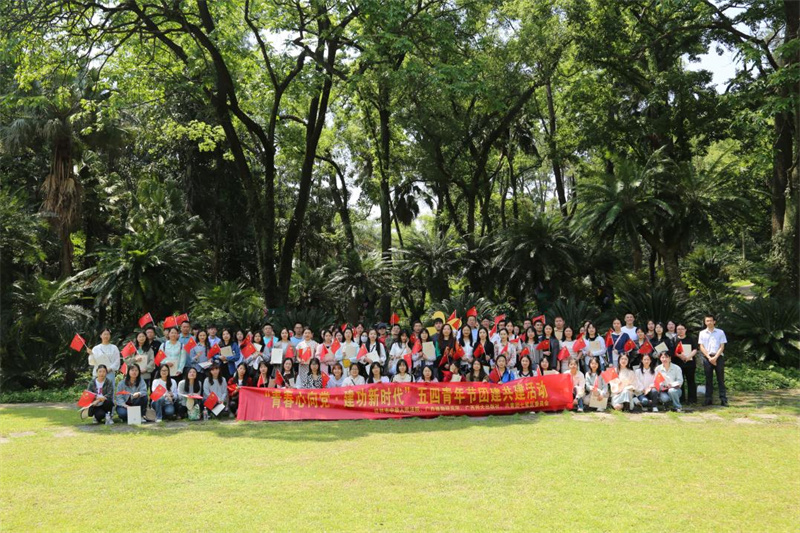 活動(dòng)合影.jpg 活動(dòng)合影.jpg