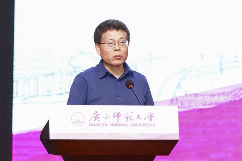 全國出版專(zhuān)業(yè)學(xué)位研究生教育指導委員會(huì )副主任、南京大學(xué)出版研究院常務(wù)副院長(cháng)張志強致辭.jpg