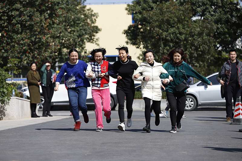 1520579048111908.jpg “連體人”跑步.JPG