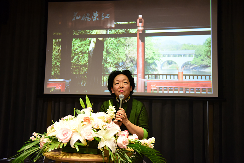 《新三屆致新生》作者之一，廣西師范大學(xué)王枬教授分享《花橋榮記》背后的故事（李顯楊 攝）.jpg
