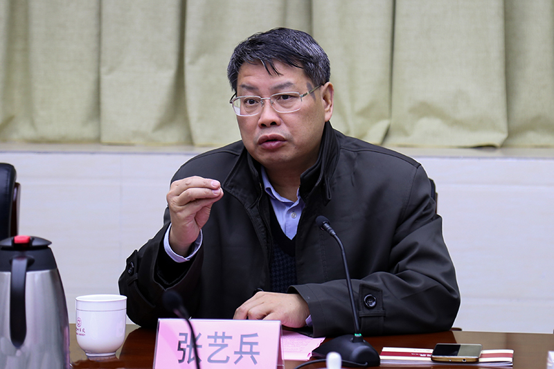 集團公司黨委書(shū)記、董事長(cháng)張藝兵.jpg