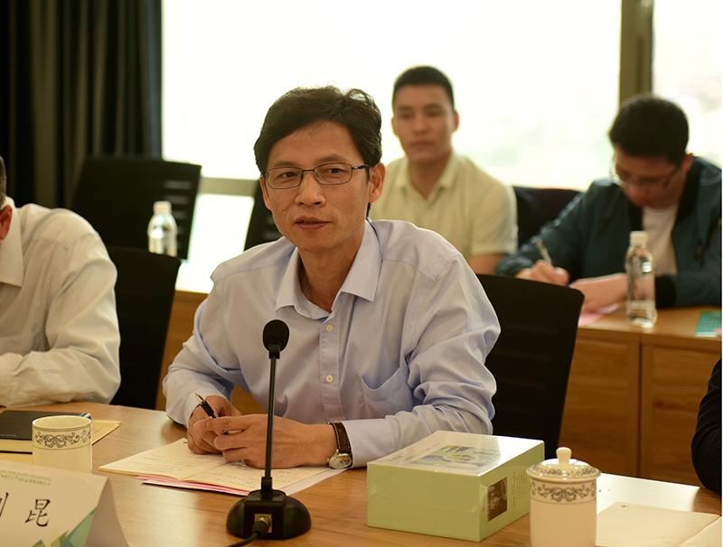 光明日報高級記者、文摘報總編輯、中國文摘報研究會(huì )會(huì )長(cháng)劉昆發(fā)言（廖茹畫(huà)攝）.jpg