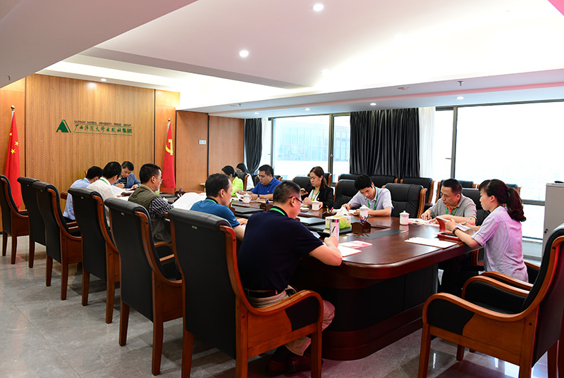 1558318658442883.jpg 出版社集團召開(kāi)第二次黨委理論中心組學(xué)習會(huì ).jpg