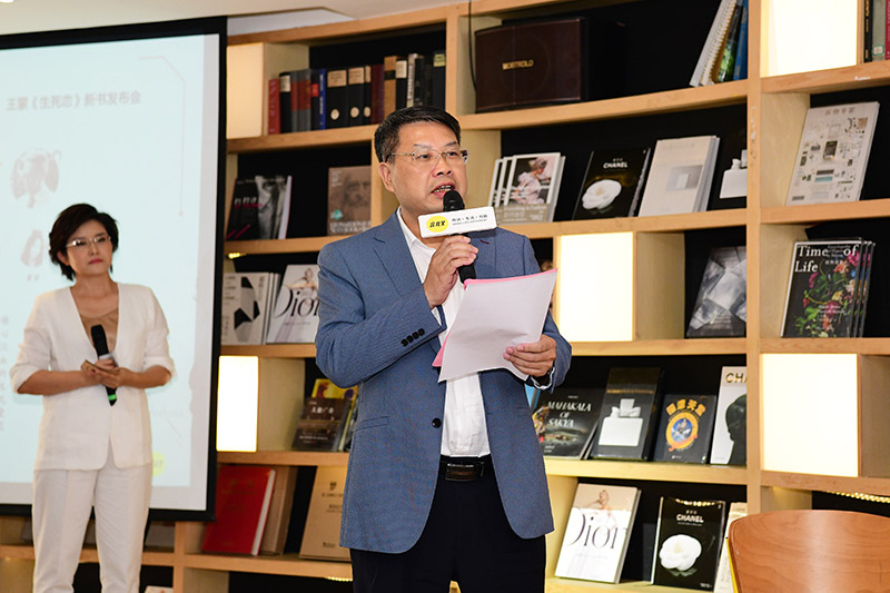 廣西師范大學(xué)出版社集團黨委書(shū)記、董事長(cháng)張藝兵致辭（李顯楊 攝）.jpg