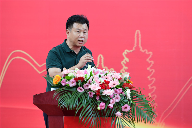 中國美術(shù)發(fā)行專(zhuān)業(yè)委員會(huì )第五屆委員會(huì )副主任委員、福建美術(shù)出版社社長(cháng)兼總編輯郭武致辭 李顯楊 攝.JPG