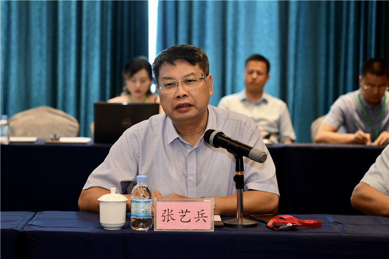 廣西師大出版社集團黨委書(shū)記、董事長(cháng)張藝兵發(fā)言.jpg