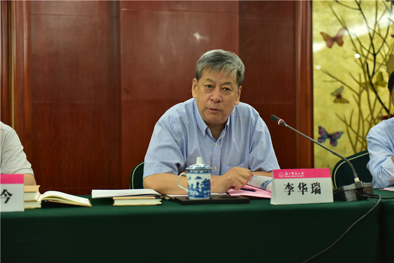 首都師范大學(xué)歷史學(xué)院教授、教育部長(cháng)江學(xué)者特聘教授李華瑞發(fā)言（郭倩 攝）.JPG