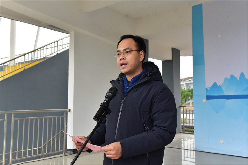 5廣西師范大學(xué)漓江學(xué)院校黨委副書(shū)記、副校長(cháng)鄧志平致歡迎辭（秦念  攝）.JPG