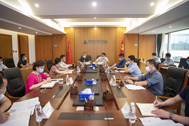 1589331256948764.jpg 校黨委副書(shū)記趙鐵到集團公司指導風(fēng)險防控工作配圖.jpg